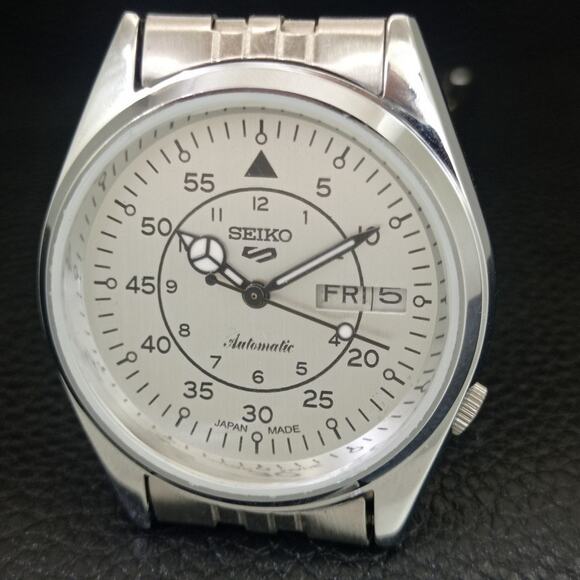 Vintage 1979 Seiko Automatic Mens Silver Watch W/daydate & Black accents - Picture 3 of 9